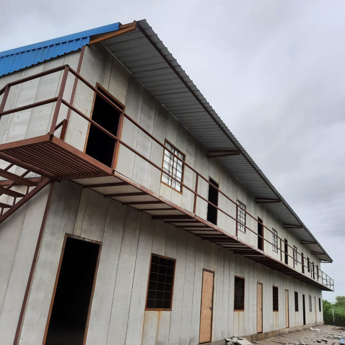 Tin Sheds (Teen Shad)